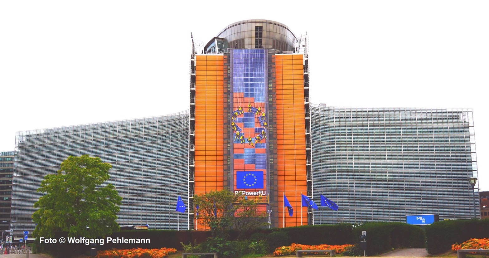 Sitz der Europäischen Kommission am Robert Schuman Kreisel vdL Berlaymont-Building Brüssel Belgien 2560x1350 - Foto © Wolfgang Pehlemann