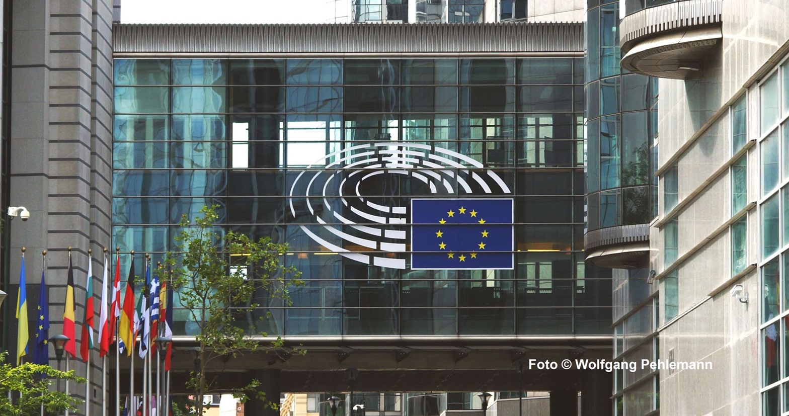 Europäisches Parlament Übergang zum Plenar vom Verbindungsgeb Spaak Brüssel Belgien 2560x1380 - Foto © Wolfgang Pehlemann DSC09227