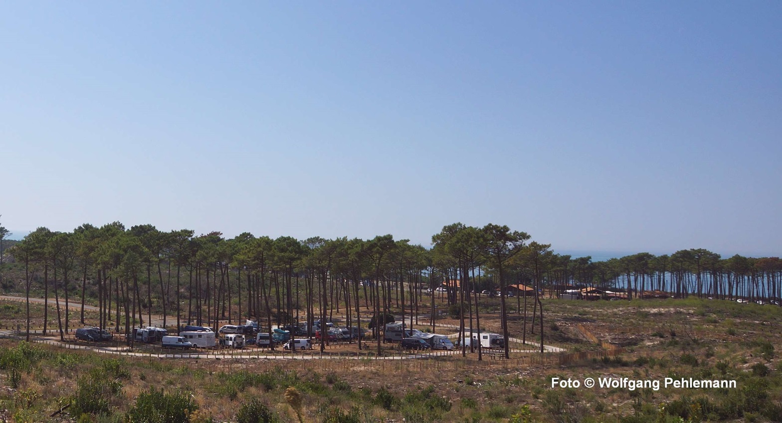 Davongekommen Camper Parking nahe Plage du Petit Nice südlich Arcachon France - Foto © Wolfgang Pehlemann DSC09850