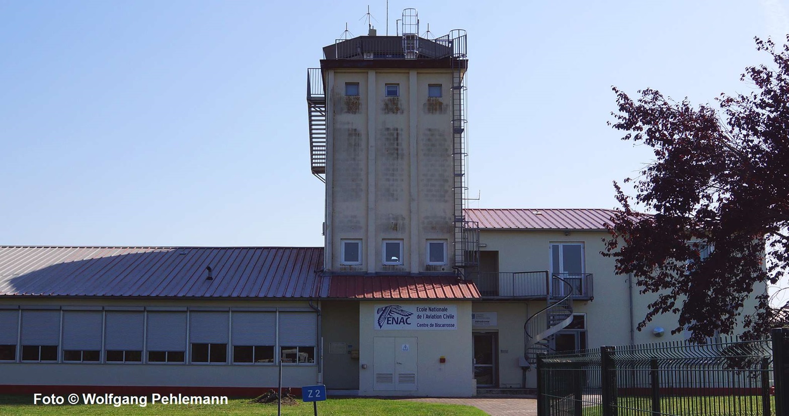 ENAC Flugschule am Aérodrome des Grands Lacs Biscarronne in Frankreich - Foto © Wolfgang Pehlemann DSC09859