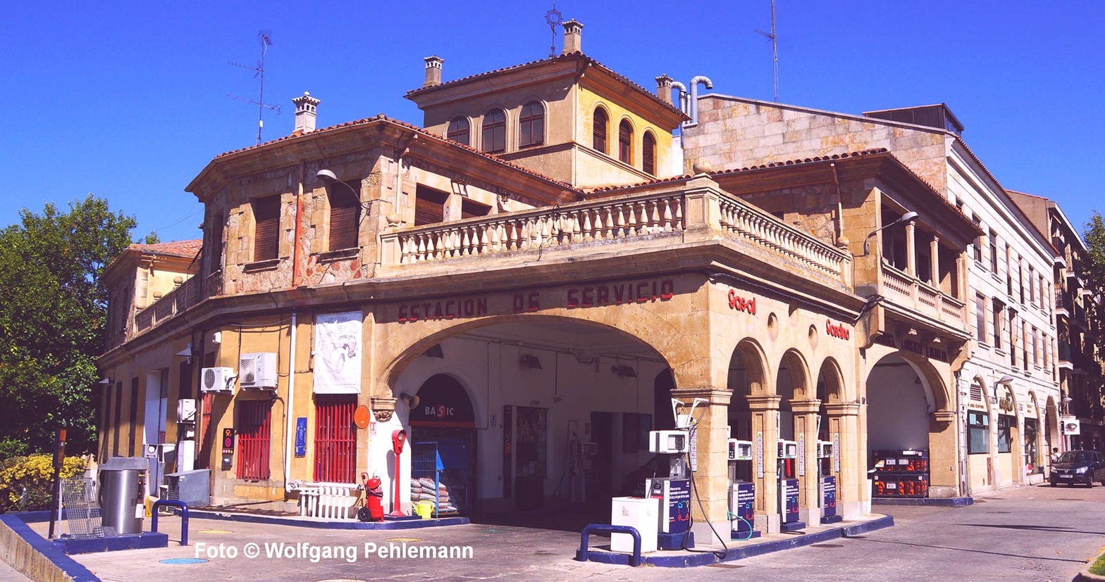 Historische Tankstelle an der Puente Enrice Estevan im Zentrum von Salamanca Spanien- Foto © Wolfgang Pehlemann DSC00156