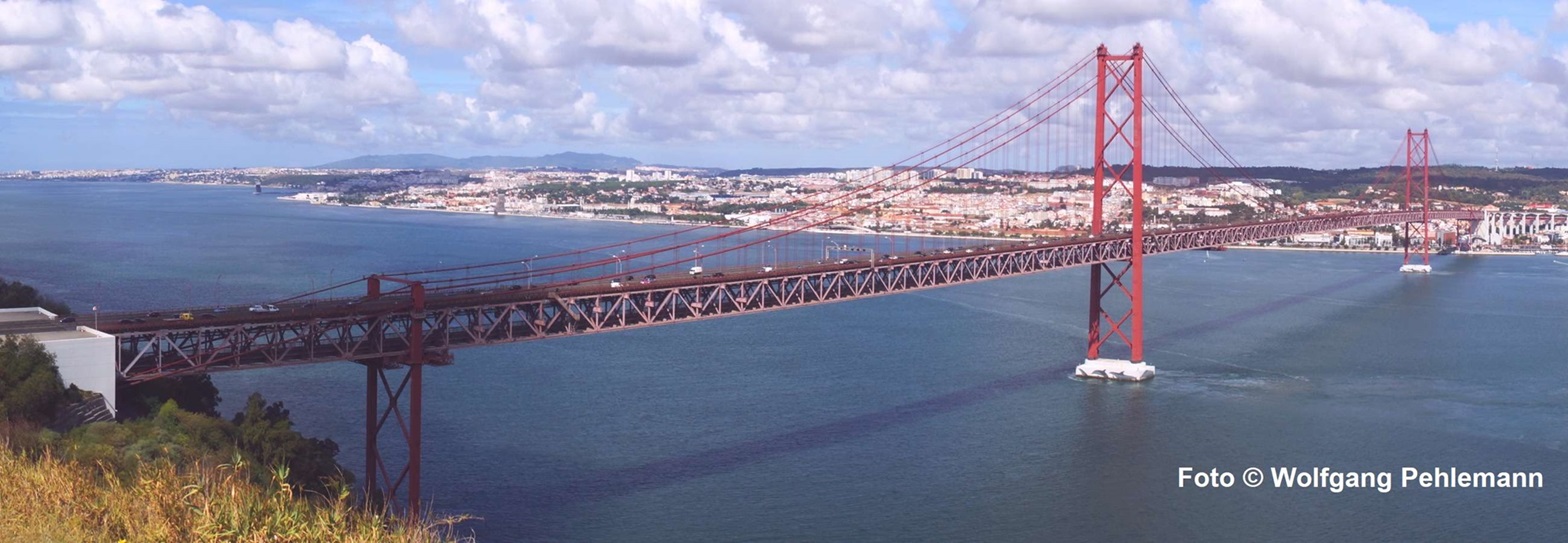 In Region Lissabon Ponte 25 de Abril mit L 2277 m über Rio Tejo Portugal Foto © Wolfgang Pehlemann DSC01023