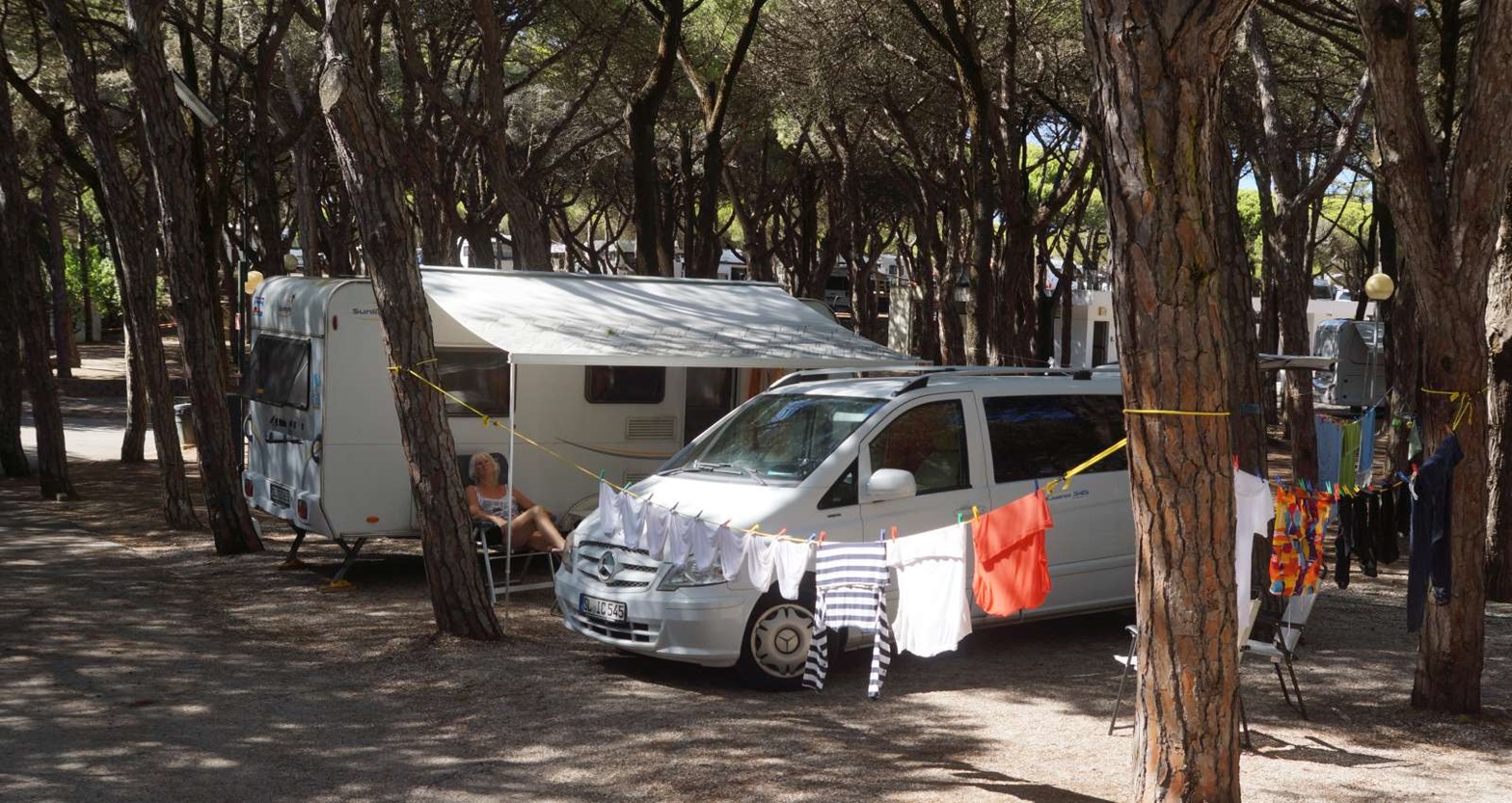 Auf dem Campismo Orbitur Guincho in Cascais nahe Lissabon - mal wieder Wäsche - Foto © Wolfgang Pehlemann DSC01921