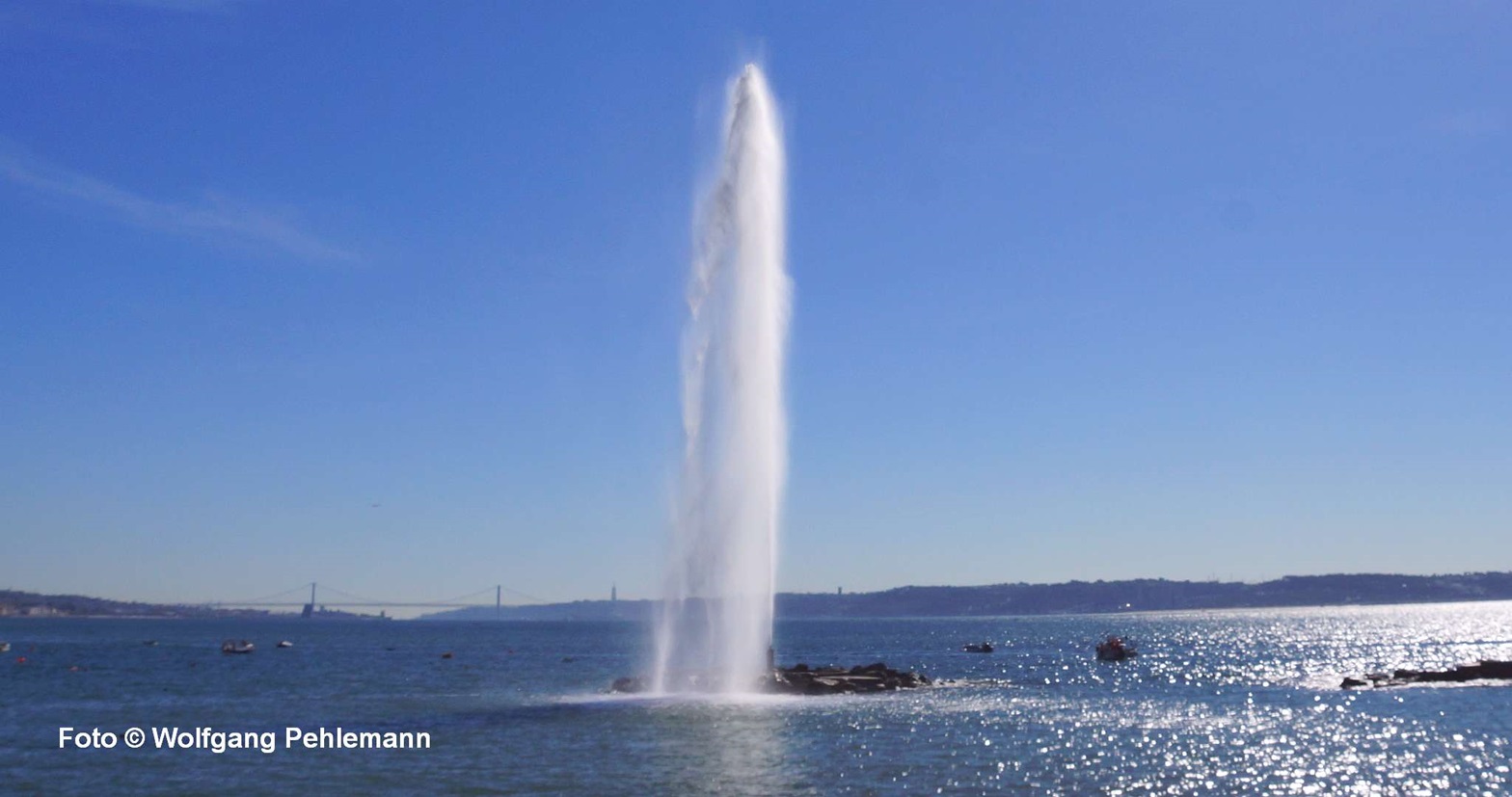 Geiser Marítimo de Paço de Arcos nahe Lissabon im Tejo mit Pte 25 de Abr - Foto © Wolfgang Pehlemann DSC02091