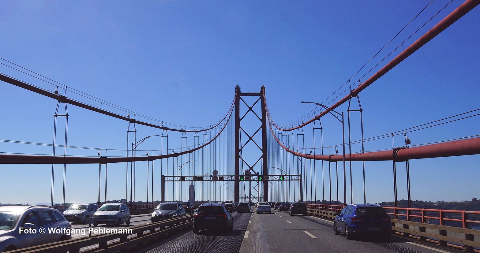 Auf Ponte 25 de Abril Brücke des 25 April in Lissabon NatFeiertag - Foto © Wolfgang Pehlemann DSC02116