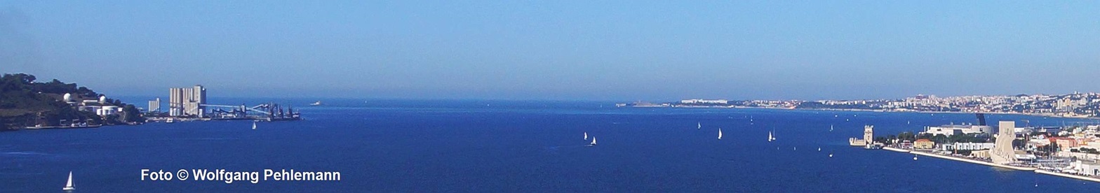 Pano über Tejo und Mündung Richt Atlantik mit Torre de Belem und Vasco da Gama Denkmal - Foto © Wolfgang Pehlemann DSC02135