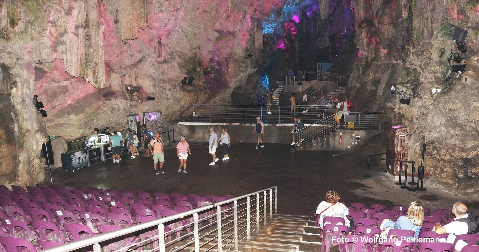 Grotte im Gibraltar Felsen 1942 Hospital jetzt Konzertsaal - Foto © Wolfgang Pehlemann DSC03815